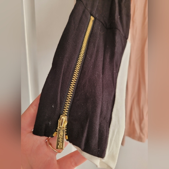 Calvin Klein Tri Colored Top with Zipper Sleeves - Picture 4 of 5